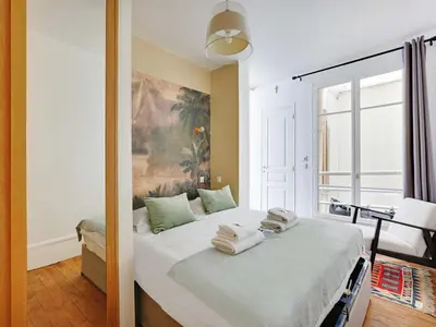 Un ou plusieurs lits dans un hébergement de l'établissement Peaceful Apt - 1BD 4P - Palais Royal Louvre