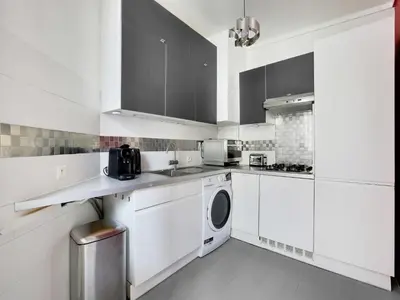 Cuisine ou kitchenette dans l'établissement Peaceful Apt - 1BD 4P - Palais Royal Louvre
