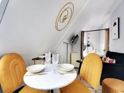 Coin salon dans l'établissement Modern studio - Arc de Triomphe - MOBILITY LEASE