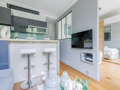 Cuisine ou kitchenette dans l'établissement Charming apartment near DAUMESNIL - Mobility lease