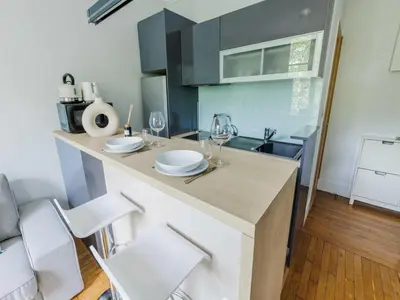 Cuisine ou kitchenette dans l'établissement Charming apartment near DAUMESNIL - Mobility lease