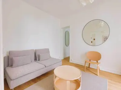 Coin salon dans l'établissement Appt COSY proche Canal Saint Martin - Mobility lease