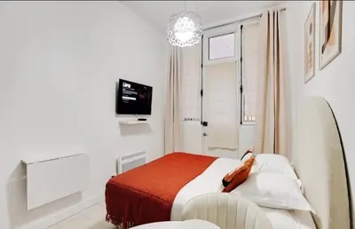 Un ou plusieurs lits dans un hébergement de l'établissement Charmant studio au cœur de paris