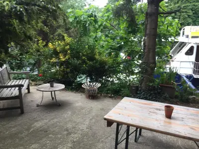 Jardin de l'établissement Charming Studio on House Boat