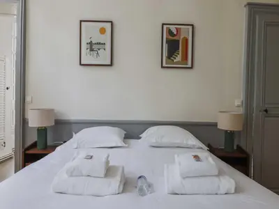 Un ou plusieurs lits dans un hébergement de l'établissement Exceptional apt - 2BR 4P- Notre-Dame Cathedral