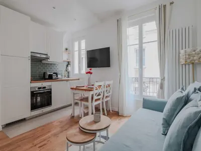 Cuisine ou kitchenette dans l'établissement Cozy 1BDR Apt 4P Getaway in Central Paris