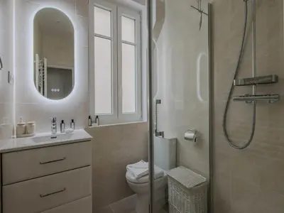 Salle de bains dans l'établissement Cozy 1BDR Apt 4P Getaway in Central Paris