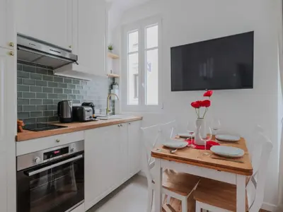 Cuisine ou kitchenette dans l'établissement Cozy 1BDR Apt 4P Getaway in Central Paris
