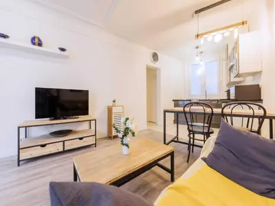 Télévision ou salle de divertissement dans l'établissement Apartment near République - Mobility lease