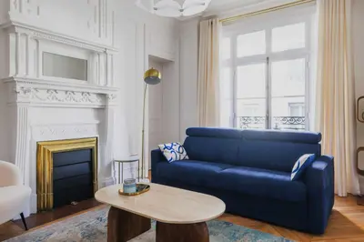 Coin salon dans l'établissement Beautiful Apt - 2BD 6P - Beaugrenelle