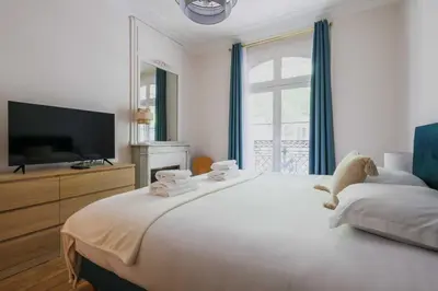 Un ou plusieurs lits dans un hébergement de l'établissement Beautiful Apt - 2BD 6P - Beaugrenelle
