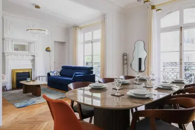 Coin salon dans l'établissement Beautiful Apt - 2BD 6P - Beaugrenelle