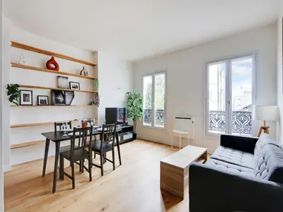 Coin salon dans l'établissement Sublime appt - 1BD 2P - Near Canal Saint Martin