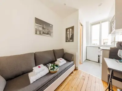 Cuisine ou kitchenette dans l'établissement Cosy studio - Near Quais de Seine - mobility lease