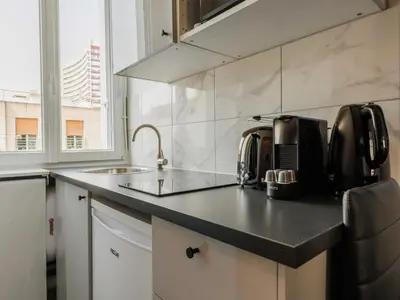Cuisine ou kitchenette dans l'établissement Cosy studio - Near Quais de Seine - mobility lease