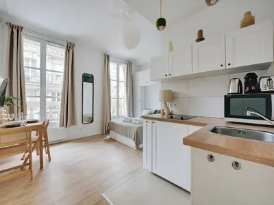 Cuisine ou kitchenette dans l'établissement Charming flat - Rambuteau - Mobility lease