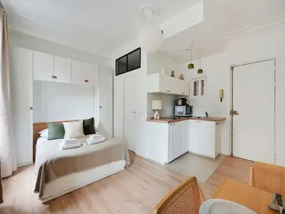 Cuisine ou kitchenette dans l'établissement Charming flat - Rambuteau - Mobility lease