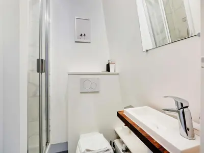 Salle de bains dans l'établissement Charming studio - 18e arrd - Mobility lease