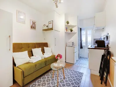 Cuisine ou kitchenette dans l'établissement Charming studio - 18e arrd - Mobility lease