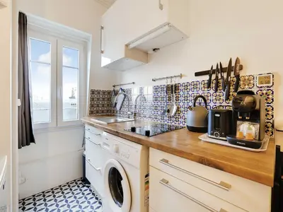 Cuisine ou kitchenette dans l'établissement Charming studio - 18e arrd - Mobility lease