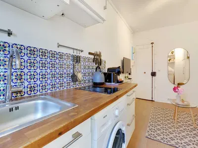 Cuisine ou kitchenette dans l'établissement Charming studio - 18e arrd - Mobility lease