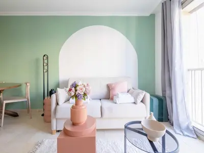 Coin salon dans l'établissement Chic Parisian 1-Bedroom Apartment in Vibrant 10th Arr - Mobility Lease