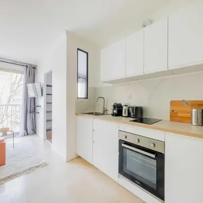 Chic Parisian 1-Bedroom Apartment in Vibrant 10th Arr - Mobility Lease