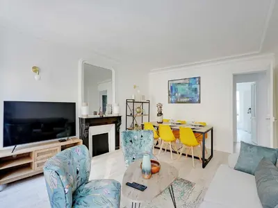 Télévision ou salle de divertissement dans l'établissement Superb apartment for 4 pers - Arc de Triomphe-Bail Mobility