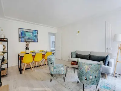 Coin salon dans l'établissement Superb apartment for 4 pers - Arc de Triomphe-Bail Mobility