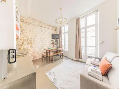 Télévision ou salle de divertissement dans l'établissement Charming apartment - SENTIER - Mobility lease