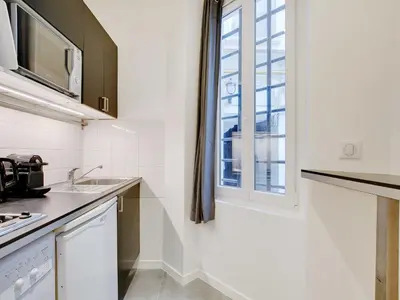 Cuisine ou kitchenette dans l'établissement Charming 2P studio - Bastille Charonne