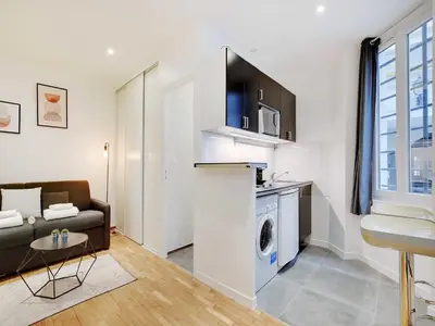 Cuisine ou kitchenette dans l'établissement Charming 2P studio - Bastille Charonne