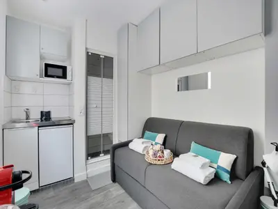 Cuisine ou kitchenette dans l'établissement Intimate Studio-2P- Sacre Coeur Abesse