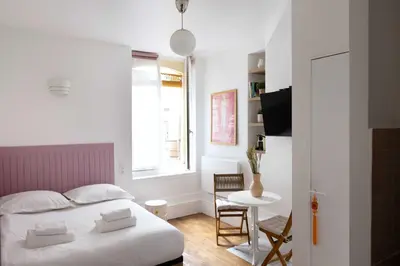 Un ou plusieurs lits dans un hébergement de l'établissement DA-3-TURENNE-BM near Place des Vosges