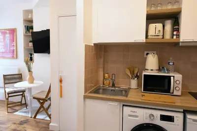 Cuisine ou kitchenette dans l'établissement DA-3-TURENNE-BM near Place des Vosges