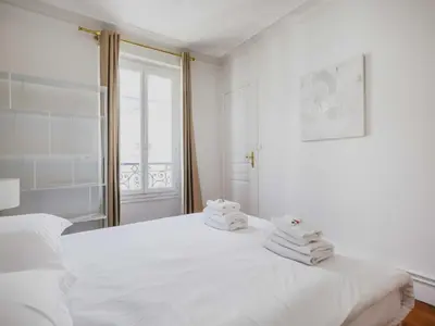 Un ou plusieurs lits dans un hébergement de l'établissement Elegant flat - 1BR 4P - Jardin du Luxembourg