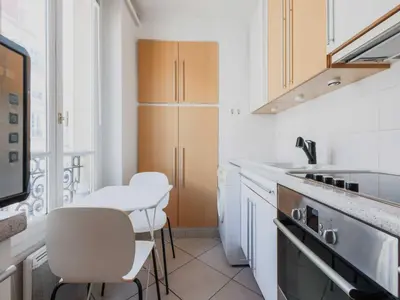 Cuisine ou kitchenette dans l'établissement Elegant flat - 1BR 4P - Jardin du Luxembourg