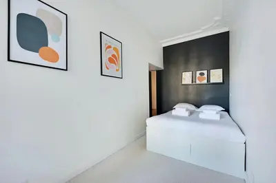 Un ou plusieurs lits dans un hébergement de l'établissement Beautiful 3BR with garden - Mirabeau - Mobility lease