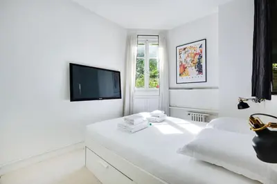 Un ou plusieurs lits dans un hébergement de l'établissement Beautiful 3BR with garden - Mirabeau - Mobility lease