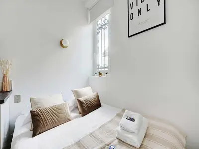 Un ou plusieurs lits dans un hébergement de l'établissement Superb studio 2P Ecole Militaire Eiffel Tower - MOBILITY LEASE