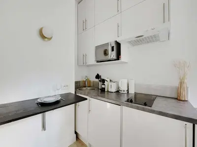 Cuisine ou kitchenette dans l'établissement Superb studio 2P Ecole Militaire Eiffel Tower - MOBILITY LEASE