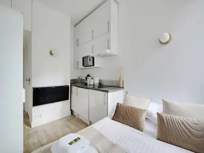 Cuisine ou kitchenette dans l'établissement Superb studio 2P Ecole Militaire Eiffel Tower - MOBILITY LEASE