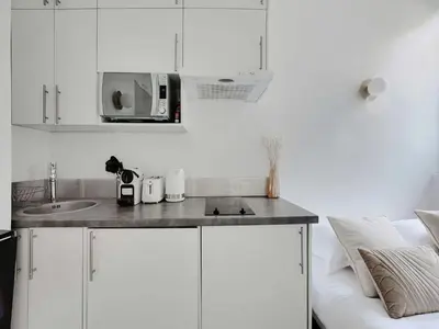 Cuisine ou kitchenette dans l'établissement Superb studio 2P Ecole Militaire Eiffel Tower - MOBILITY LEASE