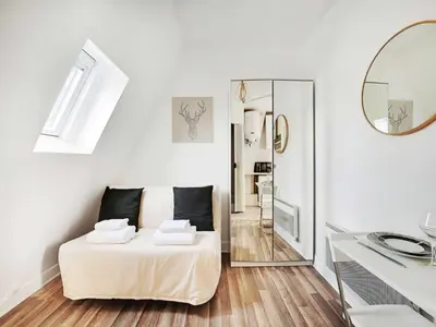 Plan de l'établissement Cosy studio near Atelier des Lumières - 2P