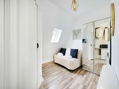 Plan de l'établissement Cosy studio near Atelier des Lumières - 2P