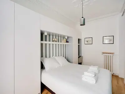 Un ou plusieurs lits dans un hébergement de l'établissement Charming apartment 1BDR 2P near Parc Monceau