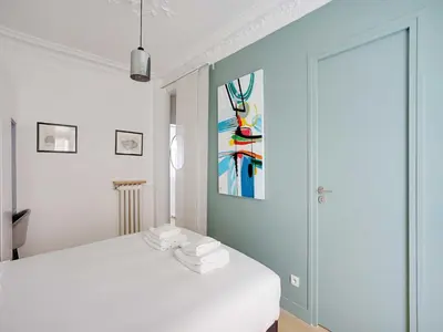Un ou plusieurs lits dans un hébergement de l'établissement Charming apartment 1BDR 2P near Parc Monceau