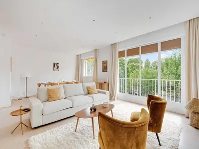 Coin salon dans l'établissement Comfortable and modern apt - 2BD 6P - Neuilly