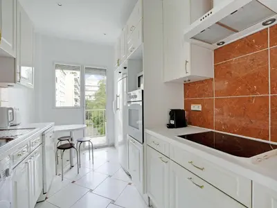 Cuisine ou kitchenette dans l'établissement Comfortable and modern apt - 2BD 6P - Neuilly