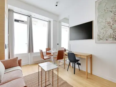 Télévision ou salle de divertissement dans l'établissement Charming Apt - 1BD 4P - Invalides Bon Marché